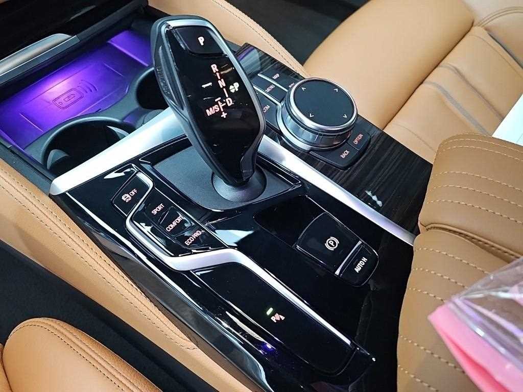BMW 5시리즈 5시리즈 (G30) 520i M 스포츠 이미지 8