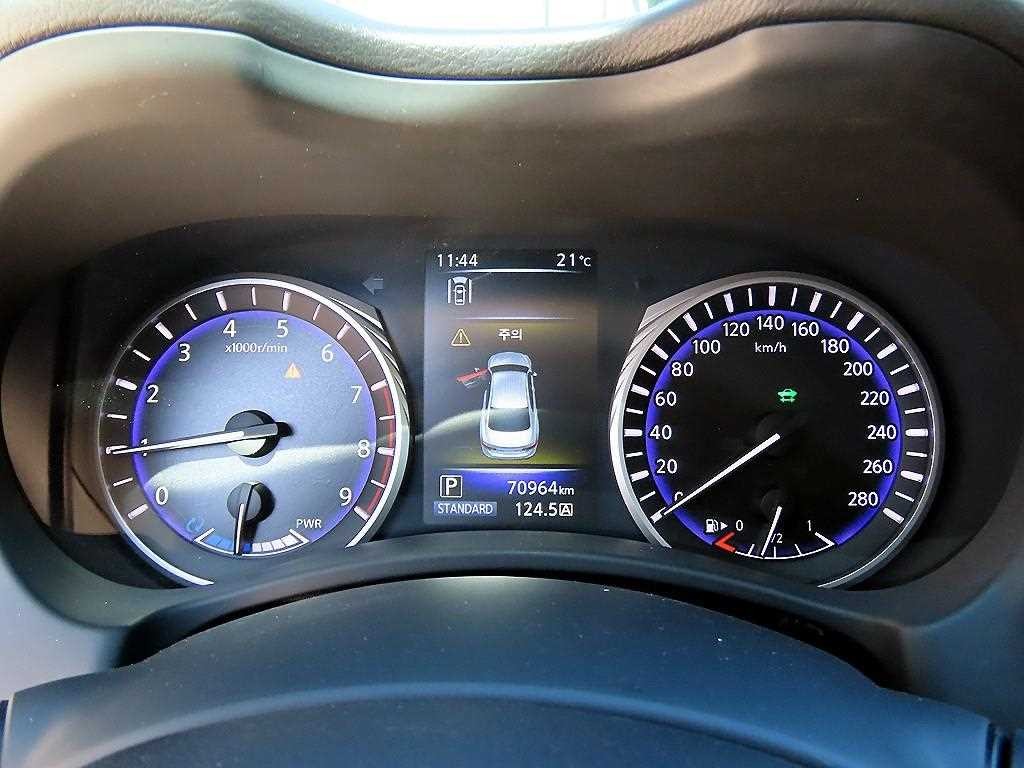 인피니티 Q Q50 3.5 하이브리드 하이테크 이미지 9