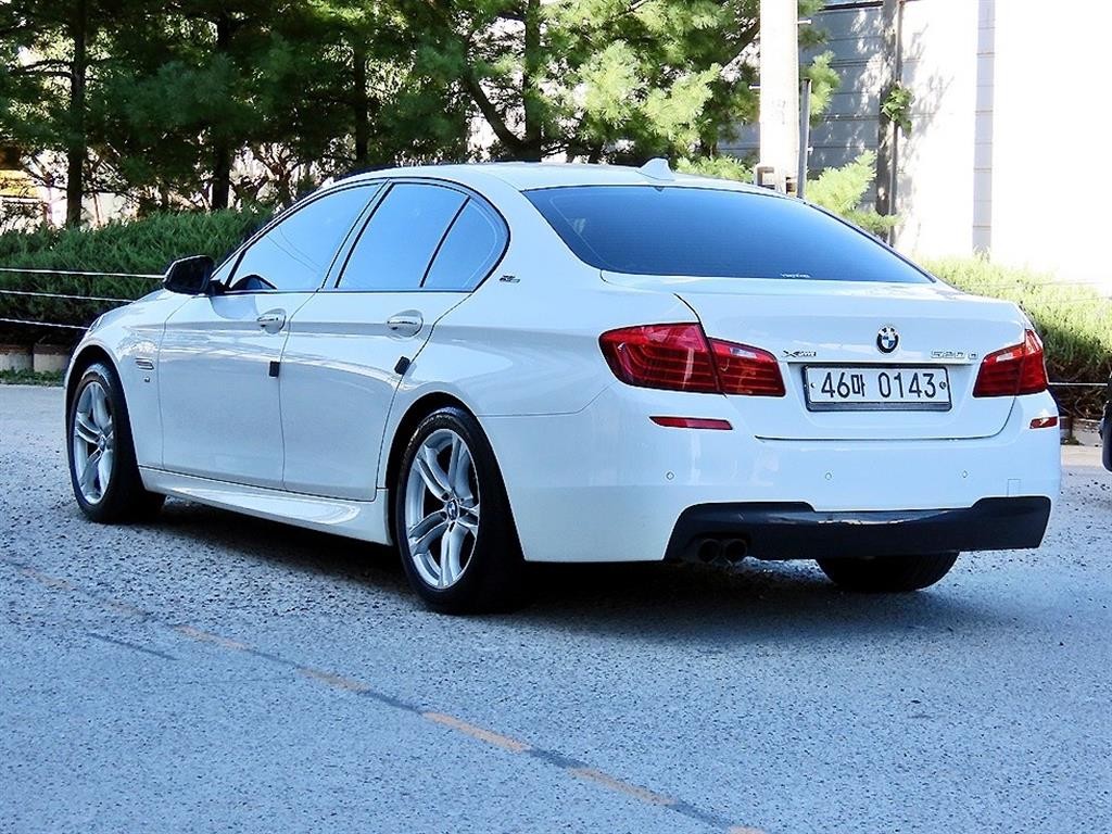 BMW 5시리즈 5시리즈 (F10) 520d xDrive M 에어로다이나믹 이미지 3