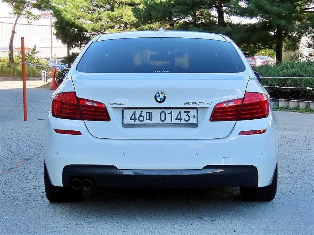 BMW 5시리즈 5시리즈 (F10) 520d xDrive M 에어로다이나믹 이미지 4