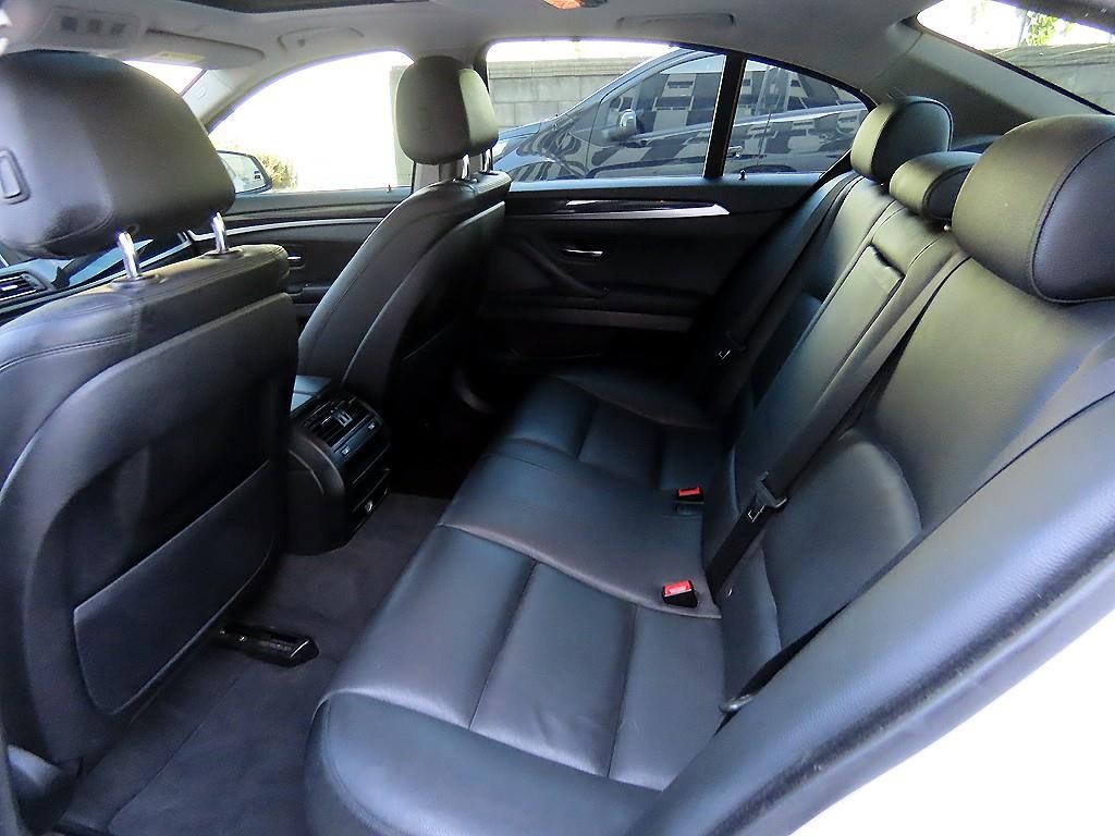 BMW 5시리즈 5시리즈 (F10) 520d xDrive M 에어로다이나믹 이미지 6