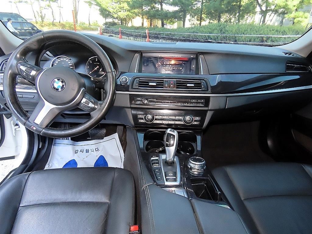 BMW 5시리즈 5시리즈 (F10) 520d xDrive M 에어로다이나믹 이미지 7