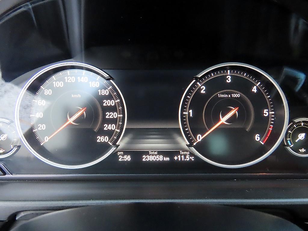 BMW 5시리즈 5시리즈 (F10) 520d xDrive M 에어로다이나믹 이미지 9