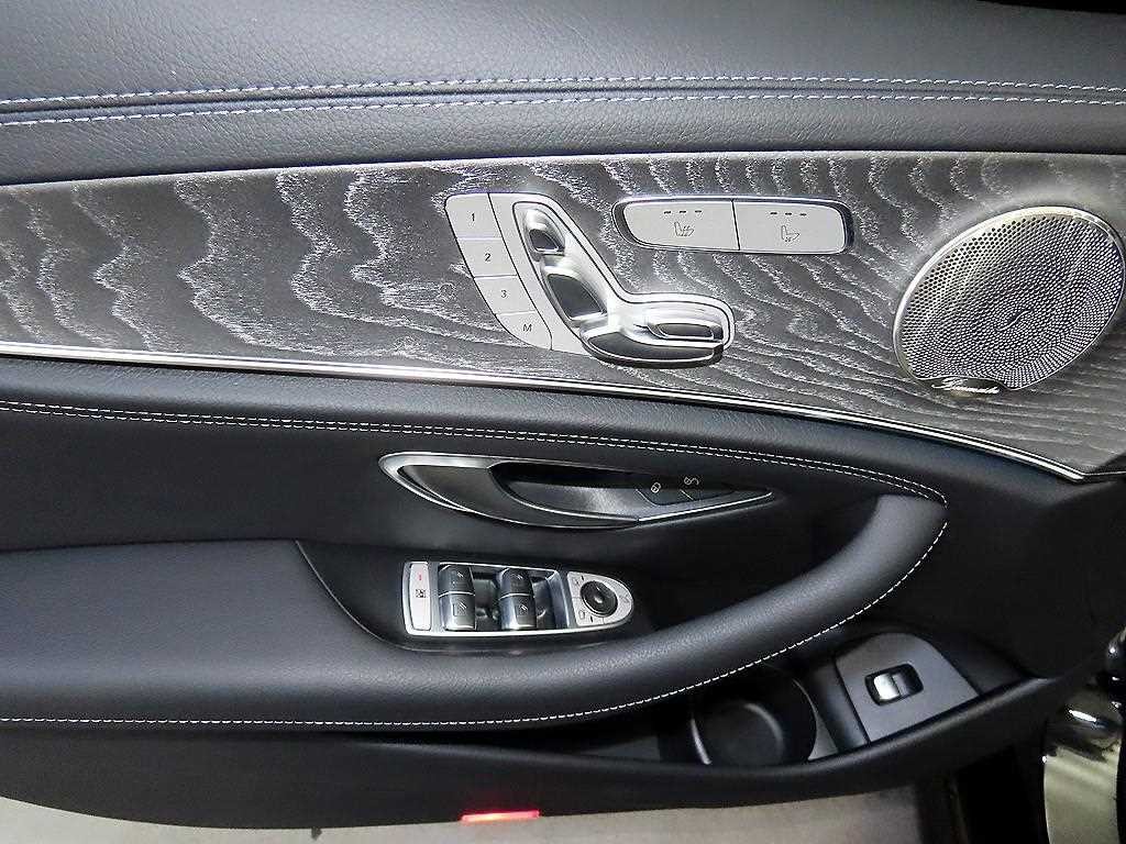 벤츠 E 클래스 E-클래스 W213 E350 4MATIC AMG LINE 이미지 14