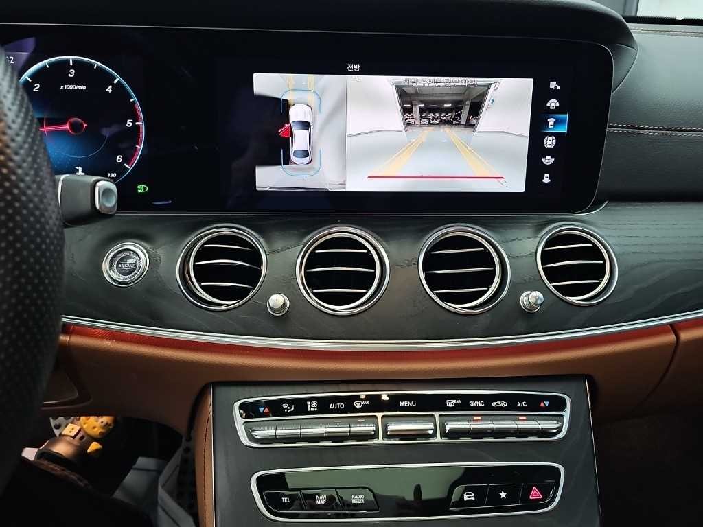 벤츠 E 클래스 E-클래스 W213 E220d 4MATIC AMG라인 이미지 10