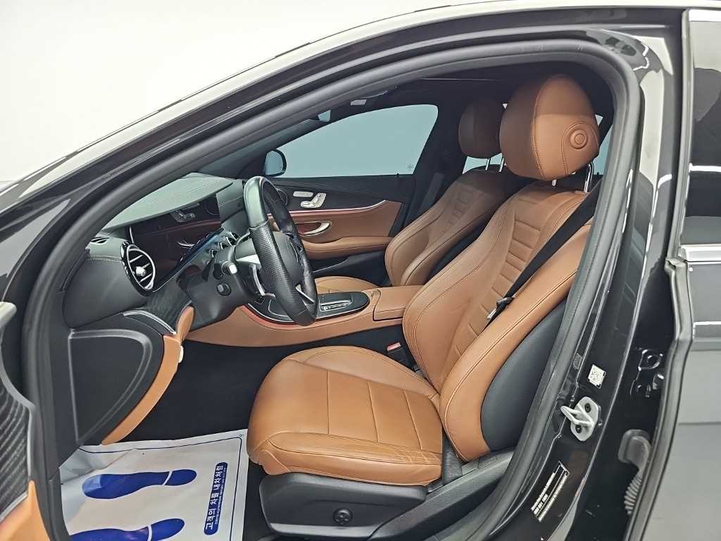 벤츠 E 클래스 E-클래스 W213 E220d 4MATIC AMG라인 이미지 11