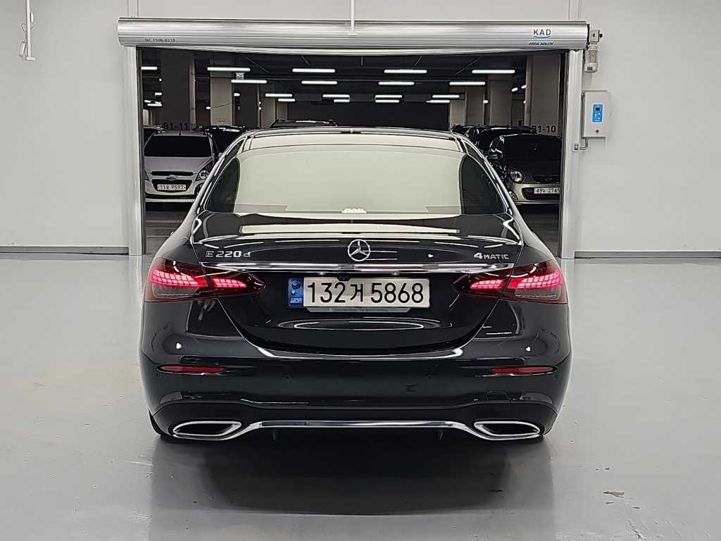 벤츠 E 클래스 E-클래스 W213 E220d 4MATIC AMG라인 이미지 3