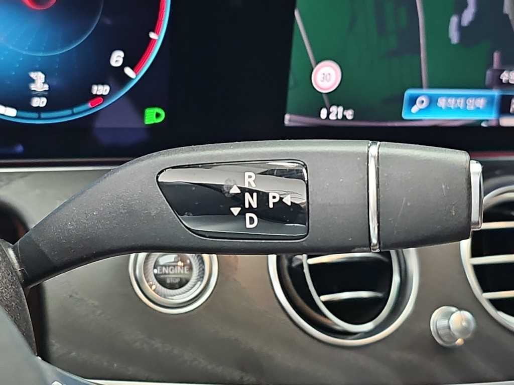 벤츠 E 클래스 E-클래스 W213 E220d 4MATIC AMG라인 이미지 8