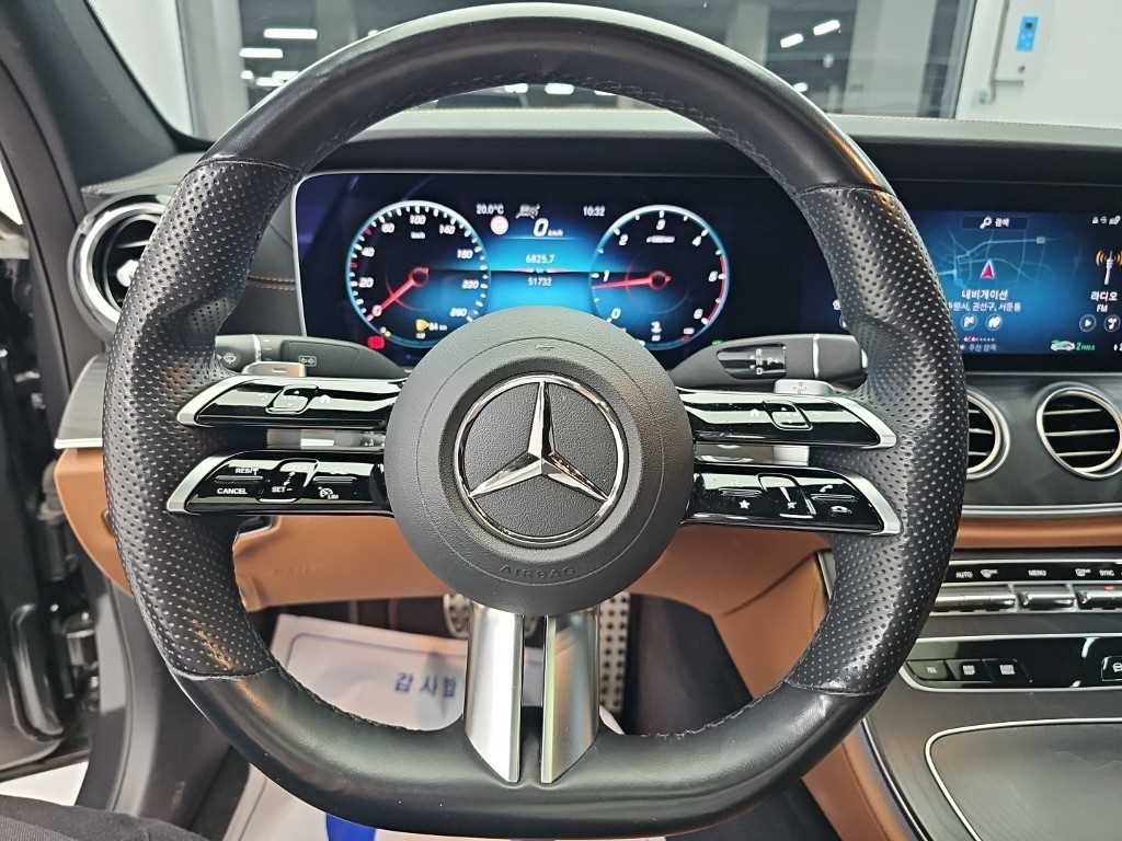 벤츠 E 클래스 E-클래스 W213 E220d 4MATIC AMG라인 이미지 9