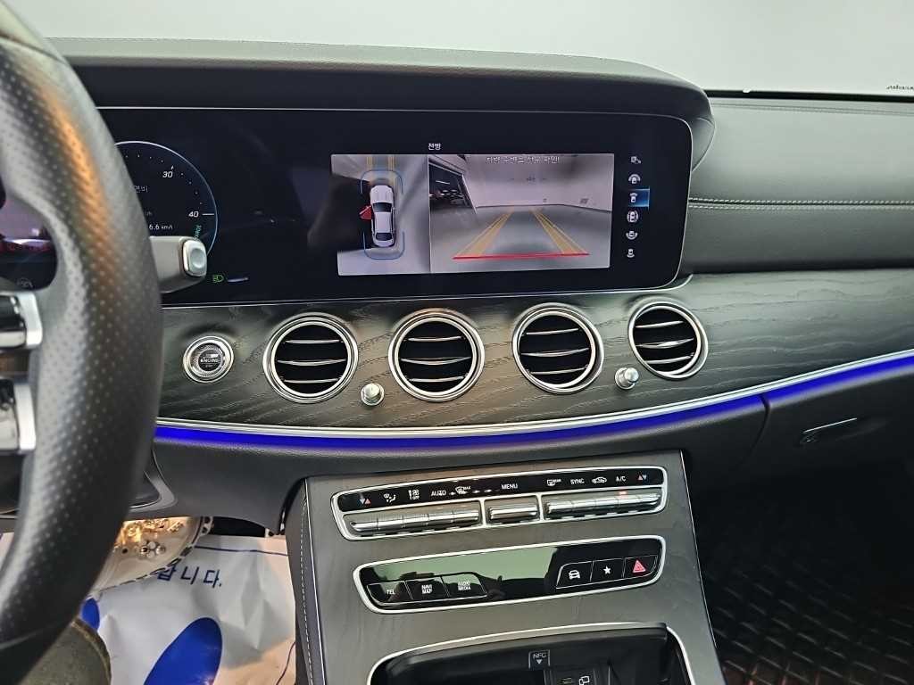 벤츠 E 클래스 E-클래스 W213 E220d 4MATIC AMG라인 이미지 10