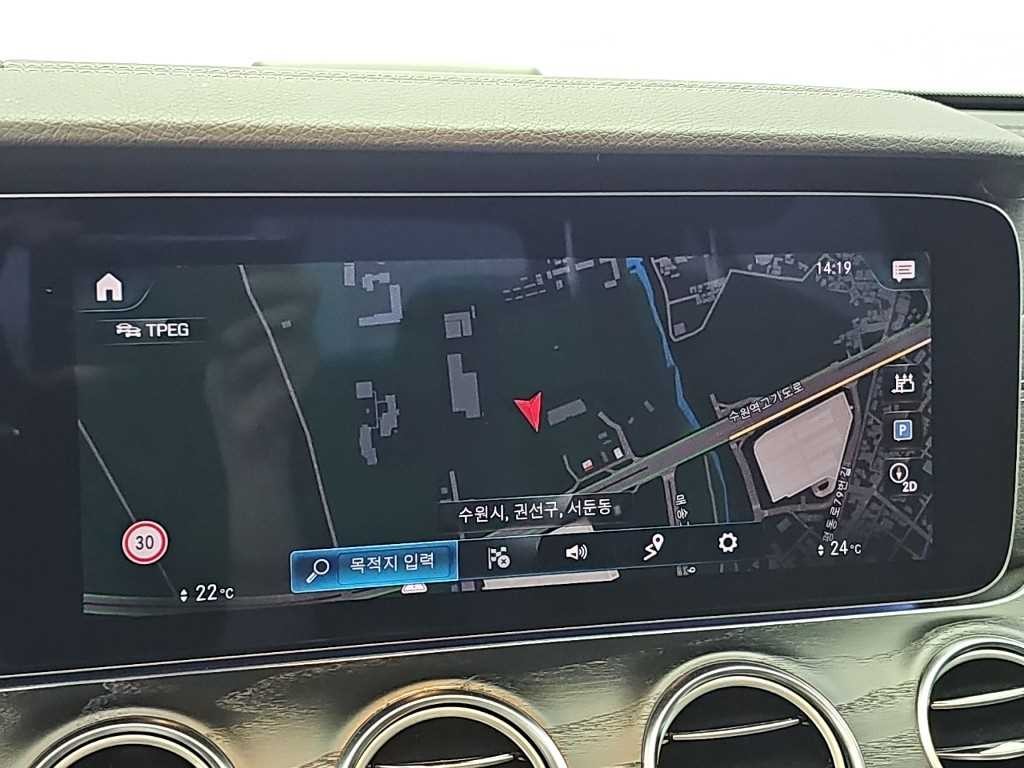 벤츠 E 클래스 E-클래스 W213 E220d 4MATIC AMG라인 이미지 15