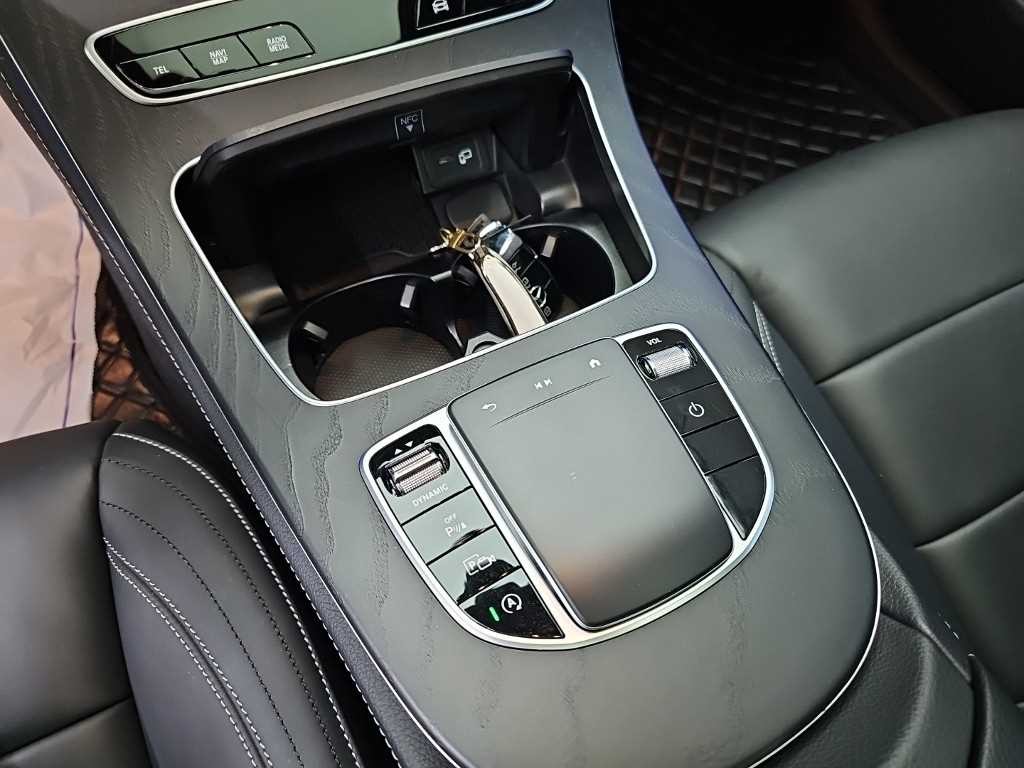 벤츠 E 클래스 E-클래스 W213 E220d 4MATIC AMG라인 이미지 17