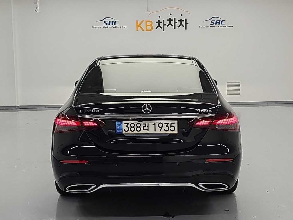 벤츠 E 클래스 E-클래스 W213 E220d 4MATIC AMG라인 이미지 3