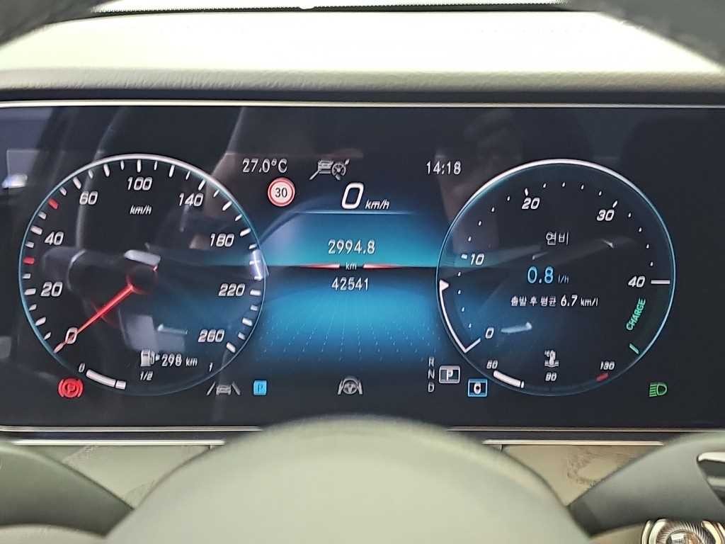 벤츠 E 클래스 E-클래스 W213 E220d 4MATIC AMG라인 이미지 6