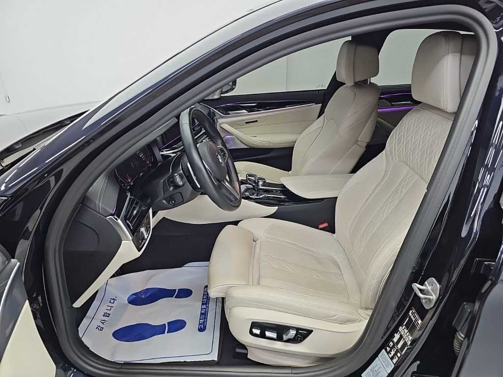 BMW 5시리즈 5시리즈 (G30) M550i xDrive 이미지 11
