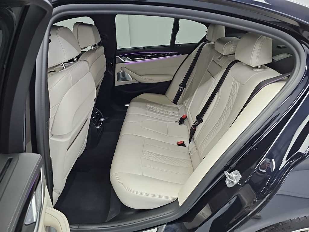 BMW 5시리즈 5시리즈 (G30) M550i xDrive 이미지 12