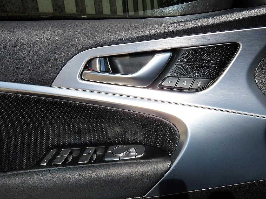 제네시스 G70 2.0T AWD 엘리트 이미지 12