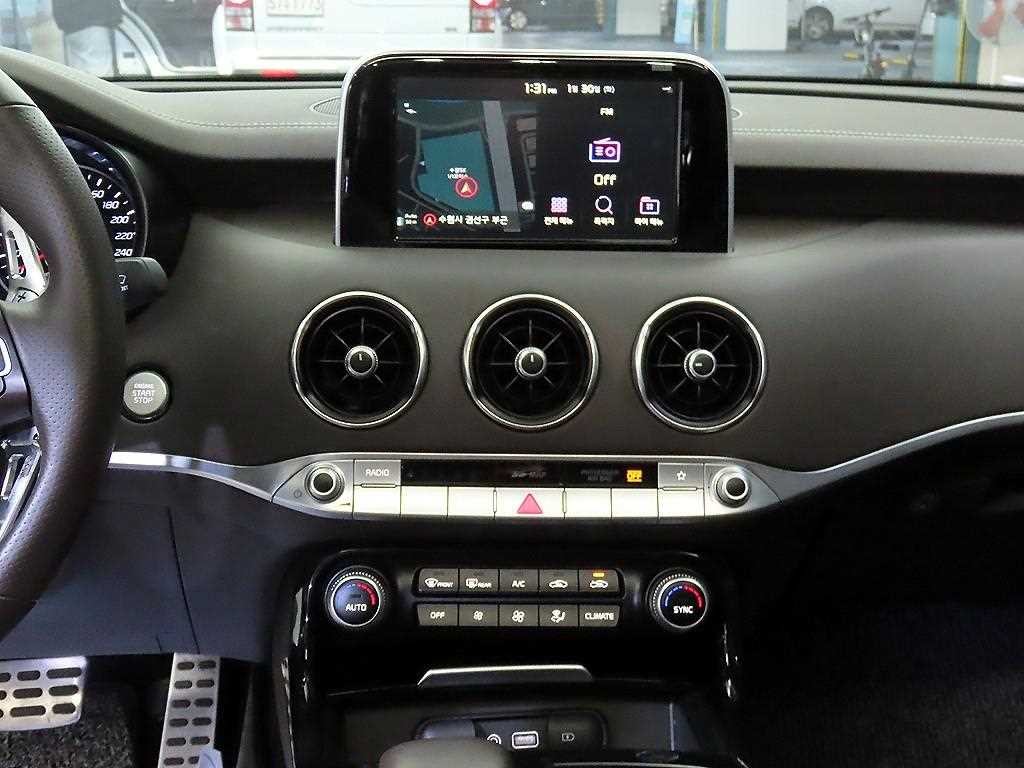 기아 스팅어 가솔린 2.0 터보 2WD 플래티넘 이미지 11