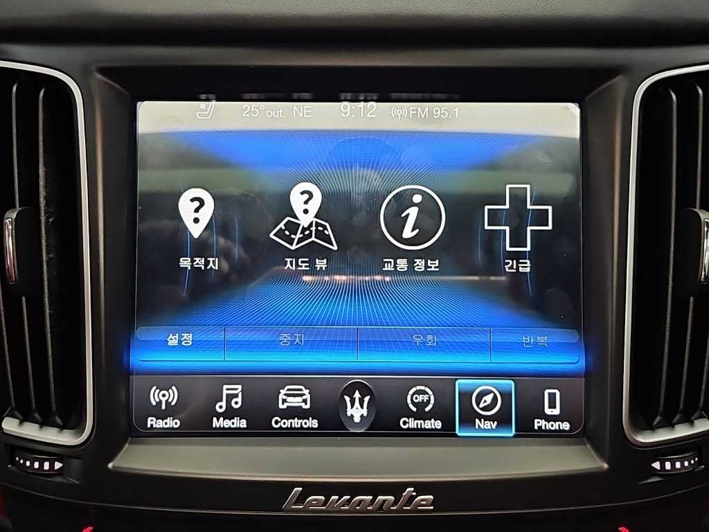 마세라티 르반떼 3.0 AWD 이미지 16