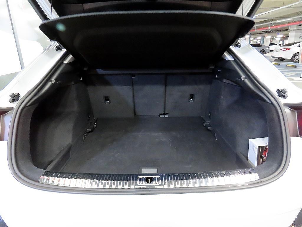 아우디 Q3 Q3 (F3) 35 TDI 스포트백 이미지 17