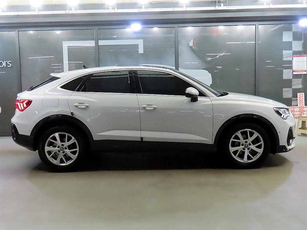 아우디 Q3 Q3 (F3) 35 TDI 스포트백 이미지 3