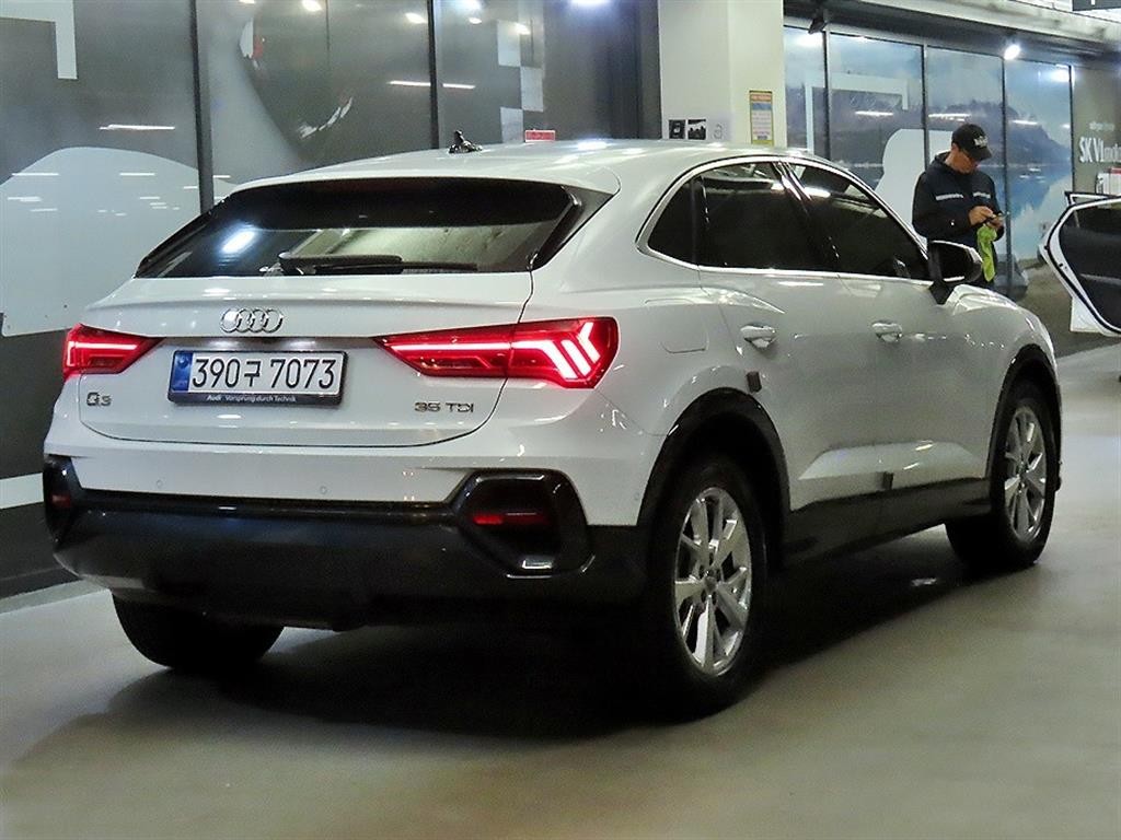 아우디 Q3 Q3 (F3) 35 TDI 스포트백 이미지 4