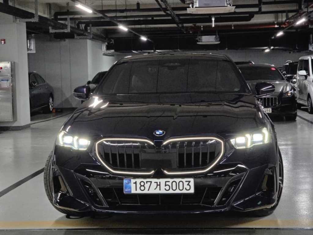 BMW 5시리즈 5시리즈 (G60) 530i xDrive M 스포츠 이미지 3