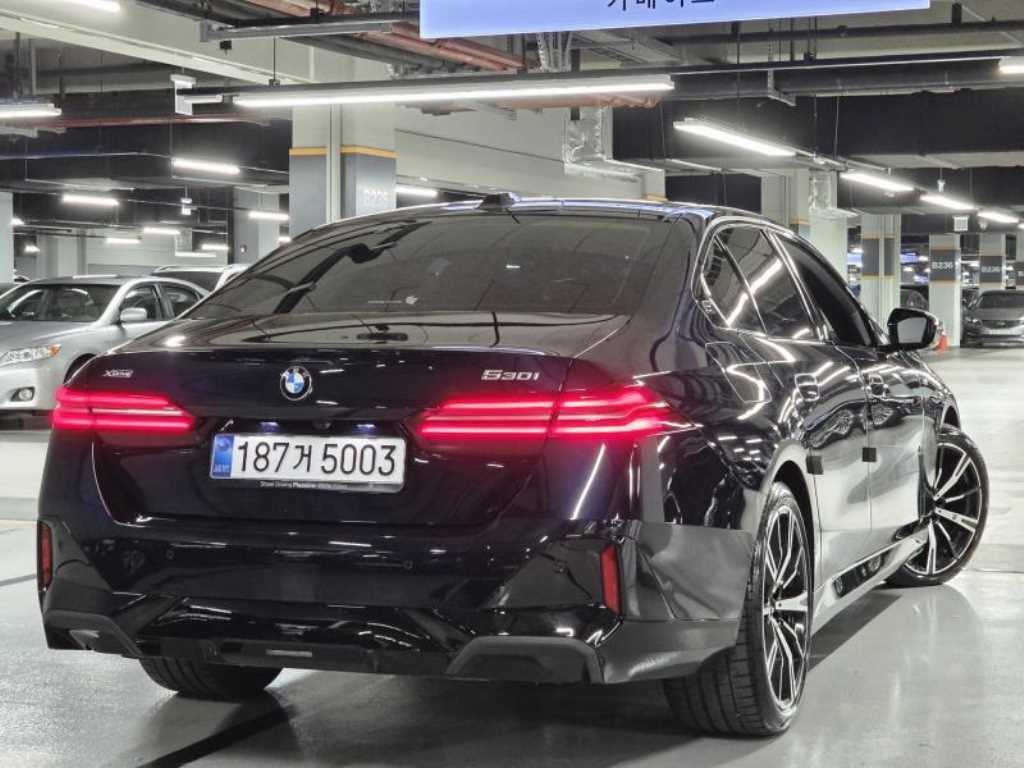 BMW 5시리즈 5시리즈 (G60) 530i xDrive M 스포츠 이미지 4