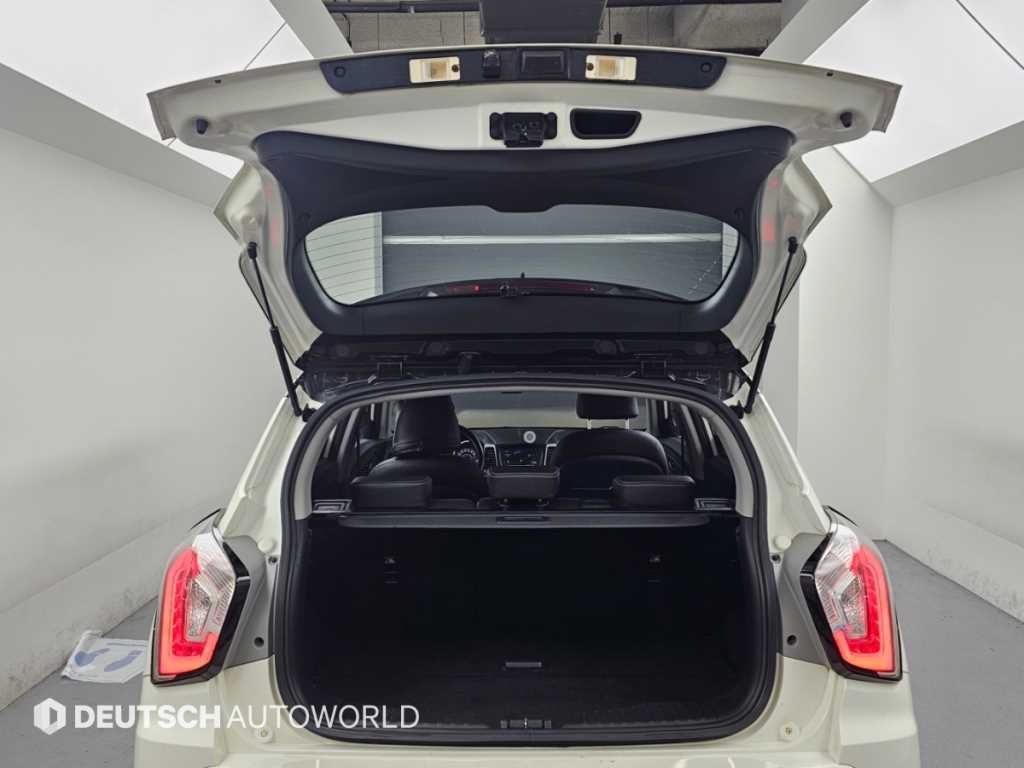 KG모빌리티(쌍용) 티볼리 디젤 2WD 1.6 LX 이미지 19