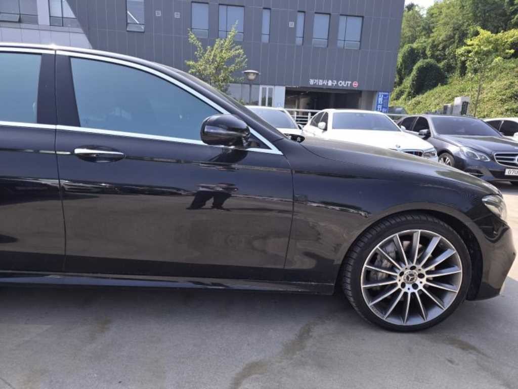 벤츠 E 클래스 E-클래스 W213 E350 4MATIC AMG LINE 이미지 4