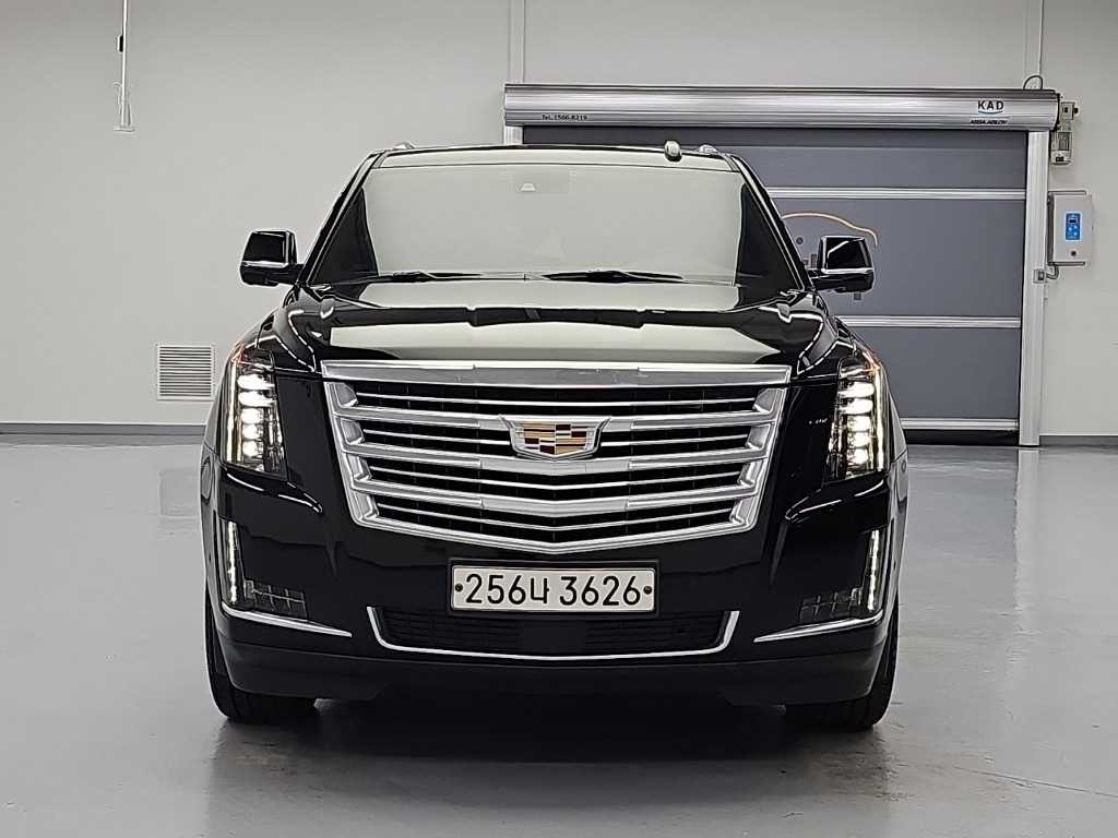 캐딜락 에스컬레이드 6.2 V8 플래티넘 이미지 2