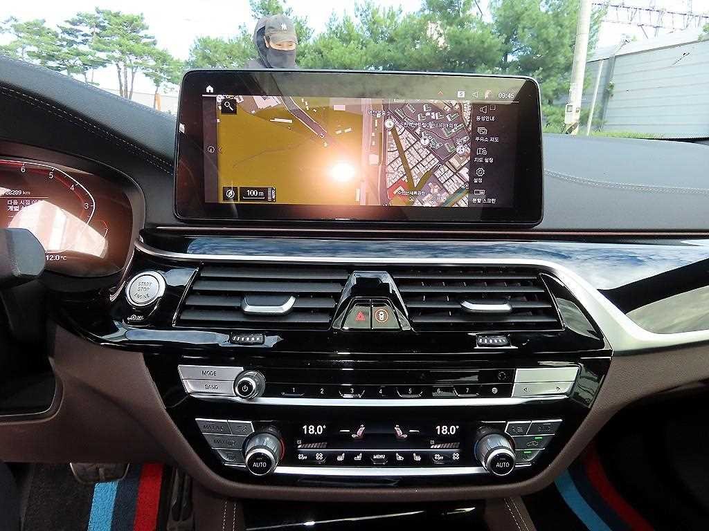 BMW 5시리즈 5시리즈 (G30) 530i M 스포츠 이미지 13