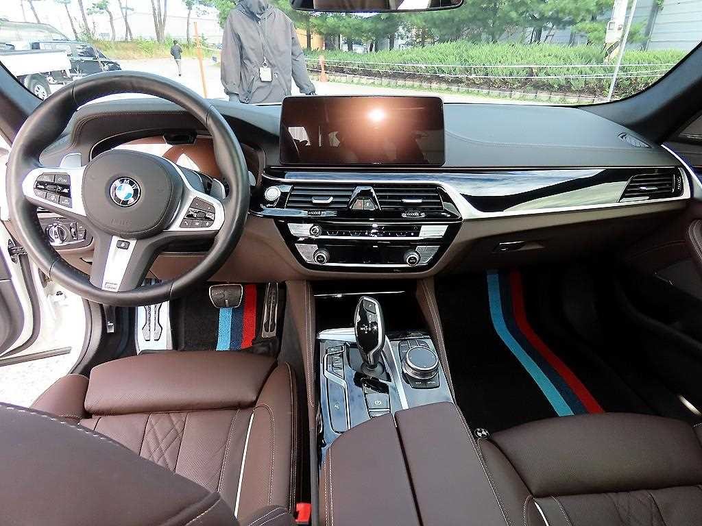 BMW 5시리즈 5시리즈 (G30) 530i M 스포츠 이미지 7