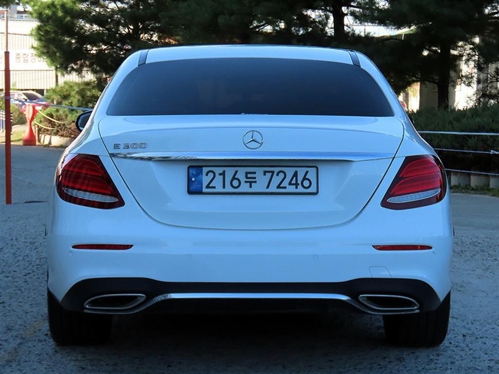 벤츠 E 클래스 E-클래스 W213 E300 AMG LINE 이미지 4