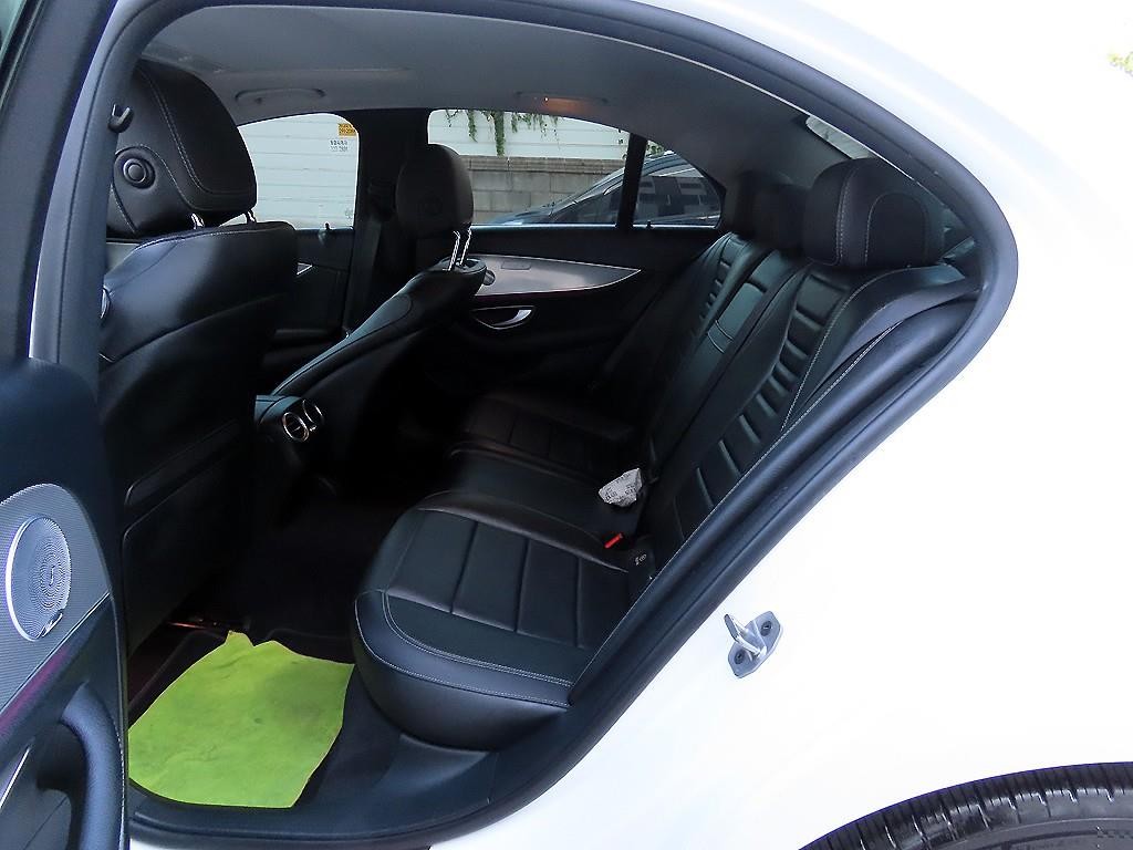 벤츠 E 클래스 E-클래스 W213 E300 AMG LINE 이미지 6