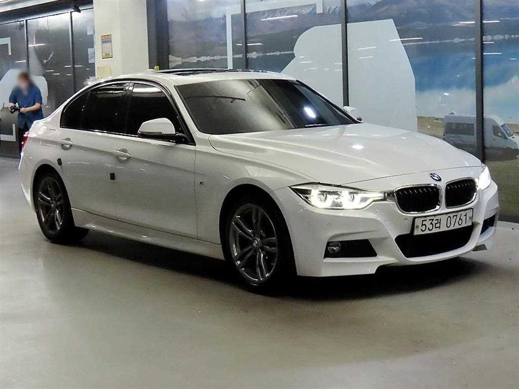 BMW 3시리즈 3시리즈 (F30) 320d M 스포츠 이미지 1
