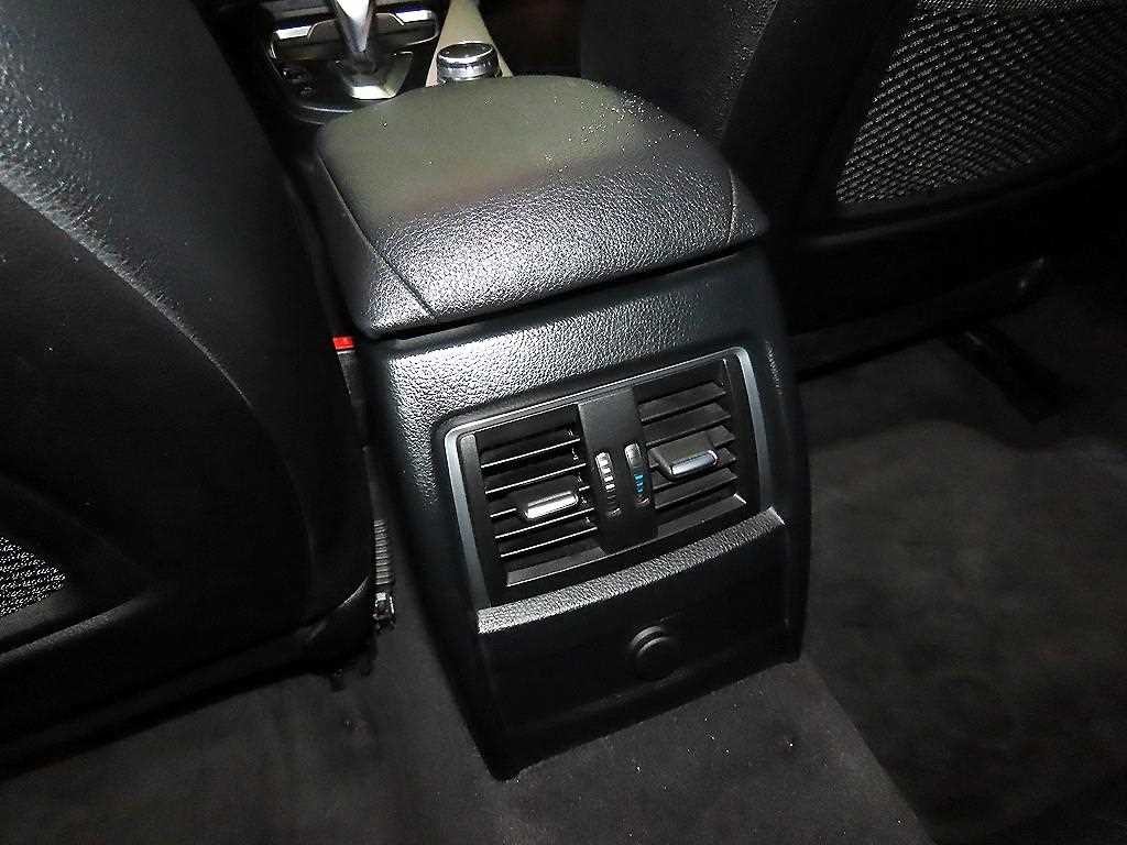 BMW 3시리즈 3시리즈 (F30) 320d M 스포츠 이미지 16