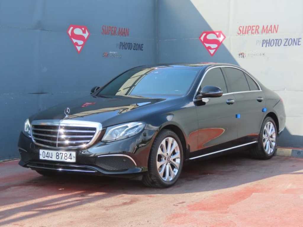 벤츠 E 클래스 E-클래스 W213 E220d 4MATIC 익스클루시브 이미지 1