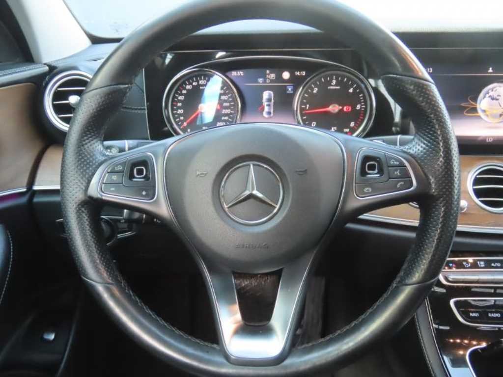 벤츠 E 클래스 E-클래스 W213 E220d 4MATIC 익스클루시브 이미지 11
