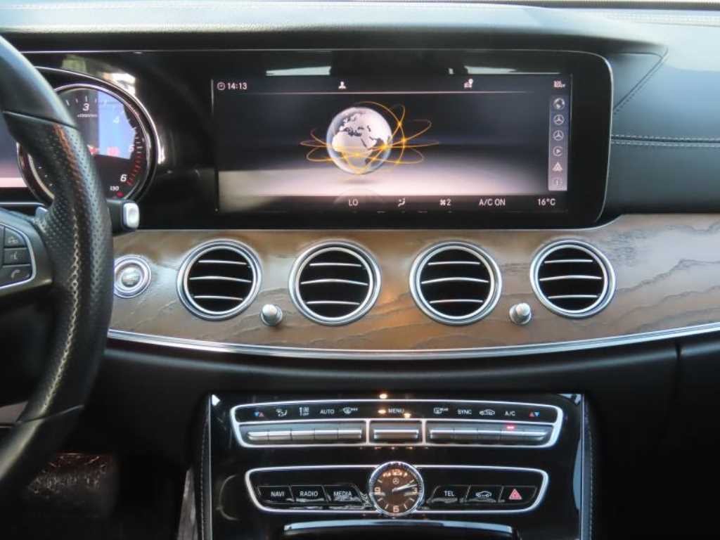 벤츠 E 클래스 E-클래스 W213 E220d 4MATIC 익스클루시브 이미지 12