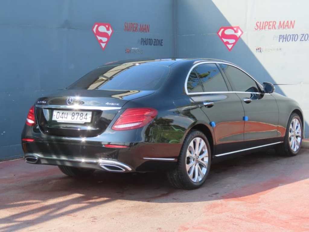 벤츠 E 클래스 E-클래스 W213 E220d 4MATIC 익스클루시브 이미지 3