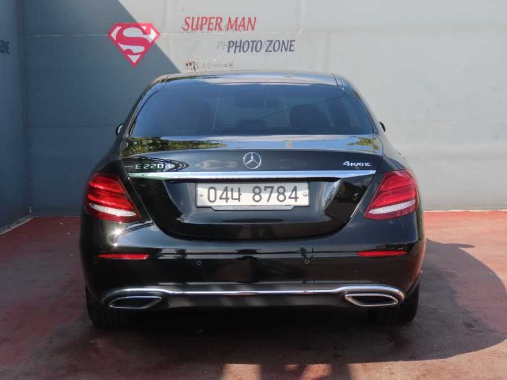 벤츠 E 클래스 E-클래스 W213 E220d 4MATIC 익스클루시브 이미지 4