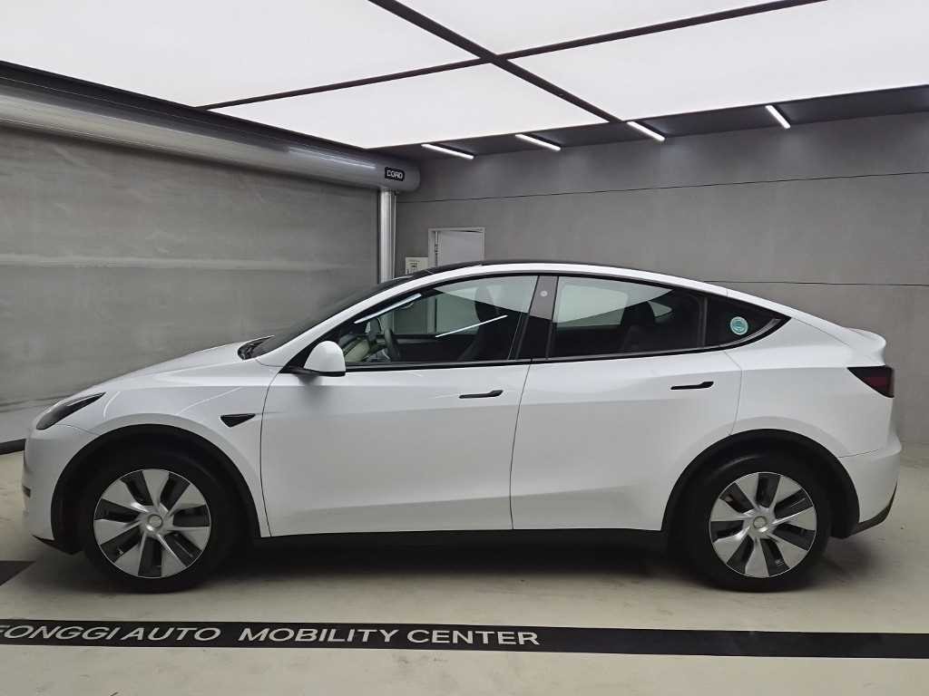 테슬라 모델 Y RWD 이미지 4