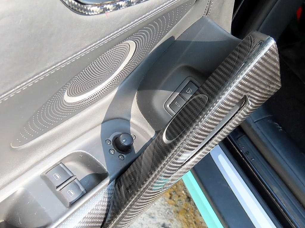 아우디 R8 5.2 V10 쿠페 이미지 11