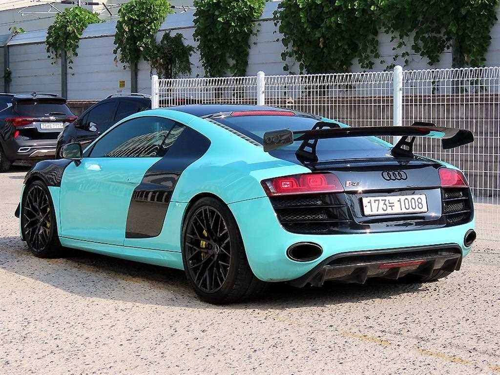 아우디 R8 5.2 V10 쿠페 이미지 3