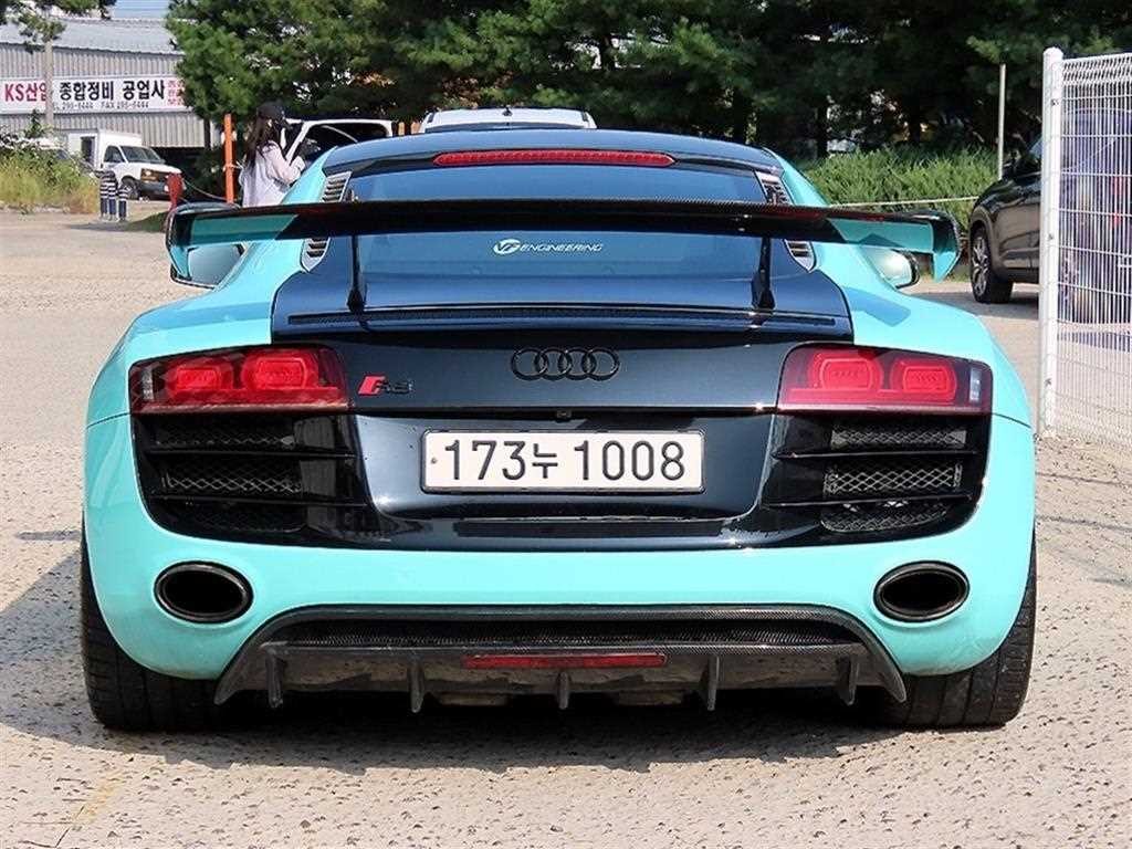 아우디 R8 5.2 V10 쿠페 이미지 4