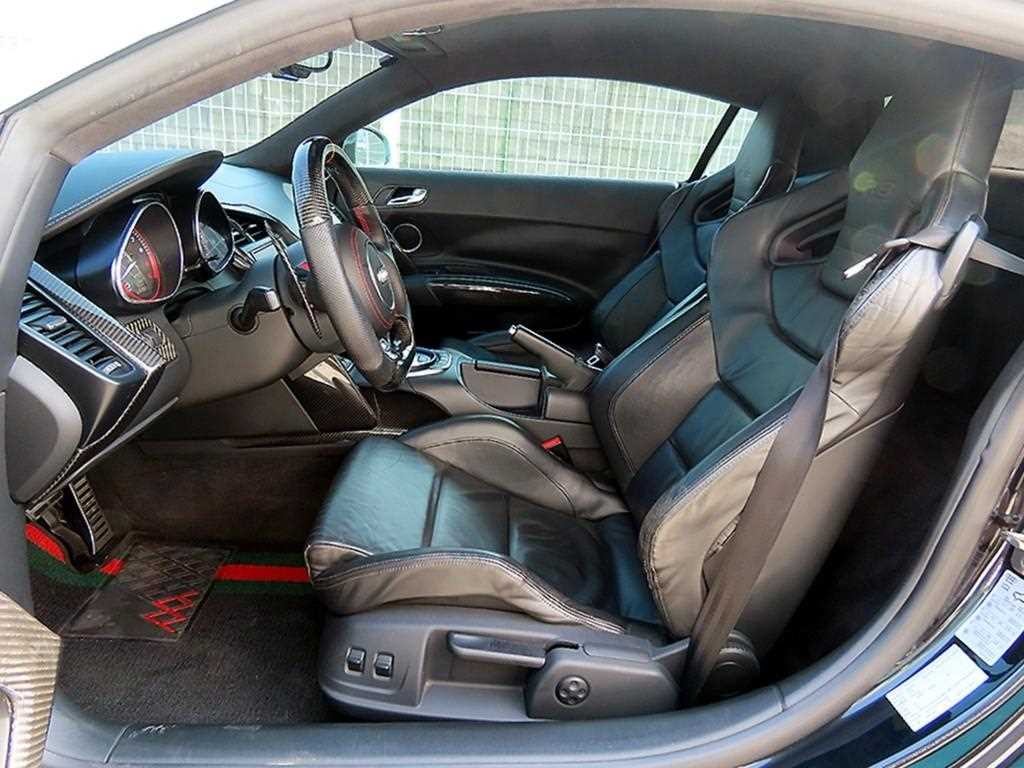 아우디 R8 5.2 V10 쿠페 이미지 5