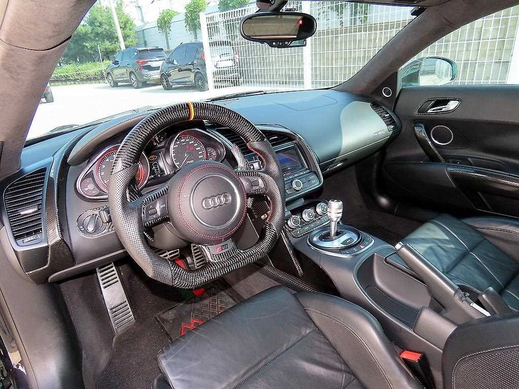 아우디 R8 5.2 V10 쿠페 이미지 6