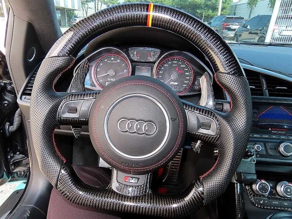 아우디 R8 5.2 V10 쿠페 이미지 7
