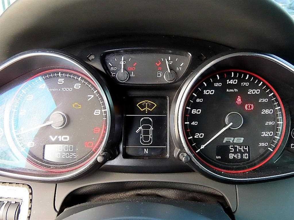 아우디 R8 5.2 V10 쿠페 이미지 8